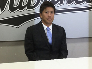 ロッテ・角中勝也、1000万円減で更改…単年契約を選択、来年FAに含み「考えたい」 画像