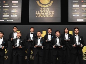J1全306試合を完全観戦！芸人ワッキーが選ぶ今季の「ベストイレブン」は？ 画像