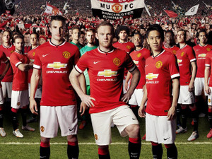 シボレーとマンU、新ユニフォームを公開 画像