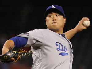 韓国人左腕と美人アナの“婚約写真”公開…ダル「Ryuuuu!!」、ファン「美しい」 画像