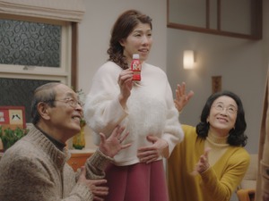 吉田沙保里についに子どもが！R-1テレビCM「家族がふえる篇」オンエア 画像