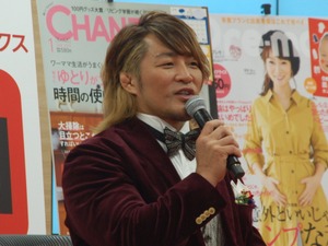 棚橋弘至、楽天ユニで逸材ポーズ「なにを着ても似合う！」 画像