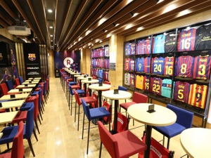 FCバルセロナ ユニフォームコレクション、楽天カフェ渋谷で開催 画像