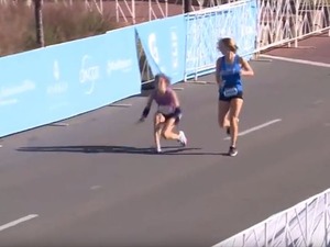 ゴール目前でランナーが脱水症状に…その後生まれた劇的なフィニッシュ 画像