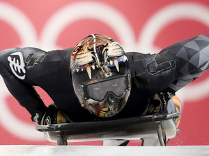 【平昌オリンピック】ガーナ初のスケルトン選手の壮絶な人生…謎のデザインのヘルメットに込められた思い 画像
