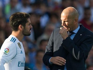 レアル・マドリードのジダン監督、来季も残留ならイスコを売却へ 画像