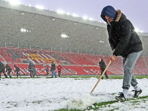 壮絶な大雪で…ホームレスのためにサッカーチームがスタジアムを開放 画像