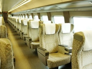 力士が新幹線で…大きすぎて座れないとき、どうする？大相撲幕内格行司が語る 画像