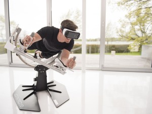 VRフィットネスマシン「ICAROS」をホテル日航アリビラが導入 画像