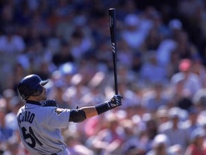 イチロー復帰に地元は歓喜！あの“お馴染みのポーズ”が各所で蔓延！？ 画像