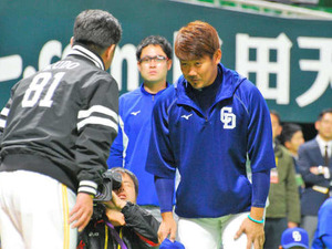 中日・松坂大輔、元同僚からバット2本ゲット「今年は多く打席に立てる」 画像