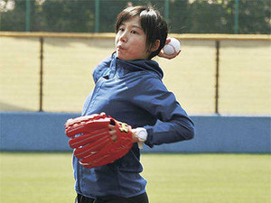 スピードスケート・高木美帆、母校応援でノーバン始球式！ 画像