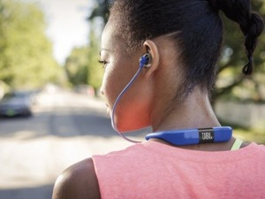 心拍数の計測機能を搭載したネックバンド式スポーツイヤホン「REFLECT FIT」発売 画像