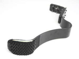 ブリヂストン、パラトライアスロン義足用に新型ゴムソールを開発 画像