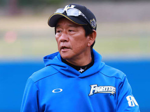 日本ハム・栗山英樹監督、衣笠祥雄氏訃報に沈痛な面持ち「感謝しかないです」 画像