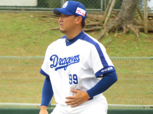 中日入りの松坂大輔、背番号「99」お披露目…プロ20年目のキャンプイン 画像
