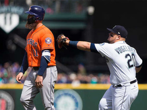 MLBで「史上最も奇妙なトリプルプレー？」…あっという間に動画再生25万回超 画像