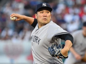 田中将大が痛烈ピッチャー返しに美技…米実況感嘆「なんてプレーだ、タナカ」 画像