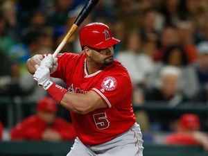 プホルスが史上4人目600本塁打＆3000安打の快挙！敵地ファンも大歓声 画像