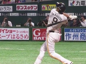 ソフトバンク・柳田悠岐のパワー恐るべし…「詰まった」けど、則本昴大からバックスクリーン弾 画像
