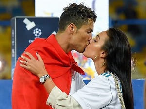 レアルのCL3連覇に華を添える美女…ビッグイヤーと同じくらい輝きを放つ愛するパートナーたち 画像