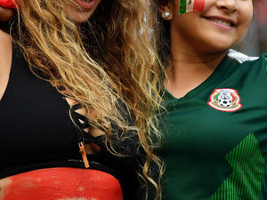 W杯でドイツ撃破！メキシコ代表選手の「Youtuber彼女」がカワイすぎる！ 画像