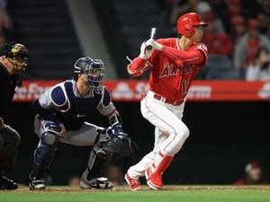 大谷翔平、5試合ぶり野手先発で快音！第2打席で適時打、快足飛ばして二塁打に 画像