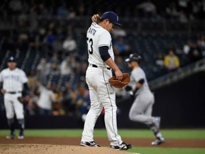 牧田和久が今季初黒星…メジャー再合流後初マウンドで痛恨3点被弾 画像