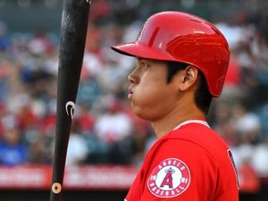 代打出場の大谷翔平、“勝負バット”で空振り三振…チームは5連勝ならず 画像
