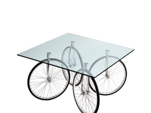 自転車好きが重宝？足がタイヤのテーブル 画像