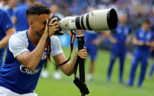 こんなチームメイトは最高だ！シャルケの選手たち、野次られた仲間に「神対応」 画像