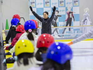 浅田真央、舞が小学生30人にスケートを直接指導「私も勇気と元気をもらった」 画像