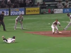 “空飛ぶタカタ”！ソフトバンク・高田知季がダイビングトスの驚きの美技 画像