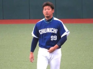 先発回避の松坂大輔、自力で歩くのがやっと…付き添った球団代表「喋れる状況じゃない」 画像