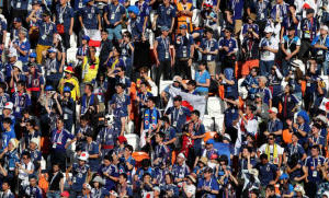 日本人サポーターがやった！「W杯スタジアムでのゴミ拾い」がまた海外で話題に 画像