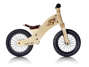 2歳児から遊び感覚で乗る木製自転車が登場 画像