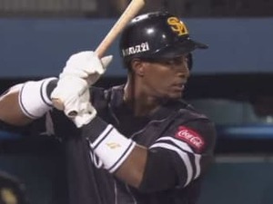 ソフトバンク4連勝で日本ハムに1.5ゲーム差も、柳田＆上林が負傷交代…清宮2号は空砲に 画像