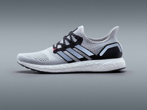 アディダス、SPEEDFACTORY生産ランニングシューズの東京モデル「AM4TKY」発売 画像