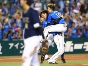 6点差逆転の西武、辻監督が称賛した源田の3連続好守「ああいう守りは大きい」 画像