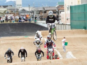 新装の岸和田BMXコースで全日本シリーズ第5戦 画像