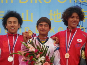 アジア選手権ダウンヒルで井手川2位、永田3位 画像