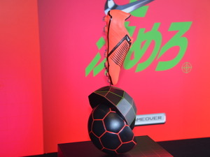 ゴルフショットを参考に作られた、世界的ストライカーも愛用するスパイク「PHANTOMVNM（ファントム ヴェノム）」 画像