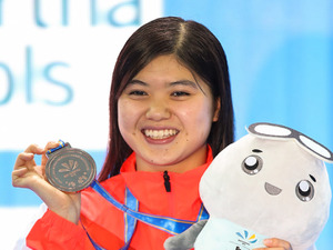 長谷川涼香、池江璃花子が外国人選手らと豪州合宿「こう見れば日本人て小さいですね」 画像