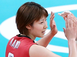 「キャリアウーマンみたい…」スーツ姿がキマった狩野舞子に絶賛の声 画像