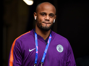 衝撃！コンパニのキャリア初シュートに同僚らも超反応 画像