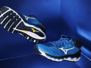 ミズノ、長距離を快適に走ることができるランニングシューズ「WAVE SKY 3」発売 画像