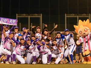 笑顔あふれる“真剣勝負”　女子プロ野球オールスターゲーム2019 画像