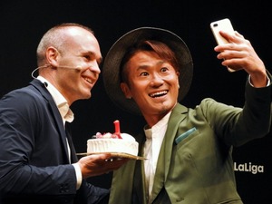 イニエスタ、ナオト・インティライミとSNSについて語る　二人でセルフィーも 画像