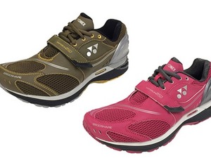 ヨネックス、膝への負担を緩和する「パワークッションセーフラン850」発売 画像