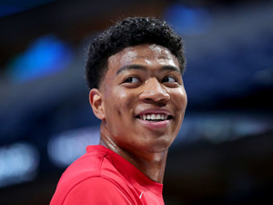 八村塁、同僚の誕生日に歌声を披露「たんじょうび～おめでと～」　NBAデビューは“ダブルダブル” 画像